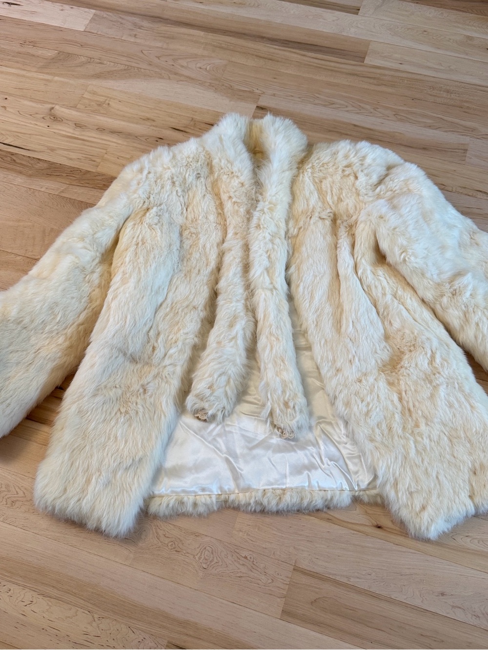 Vintage 80s Cream Rabbit Fur Coat Jacket-lined-Neck Detail-Read